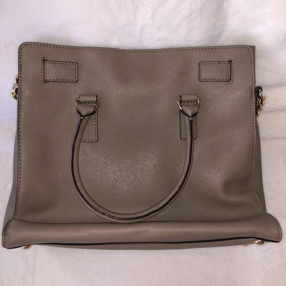 Michael Kors Leather Bag. - Picture 3 of 5